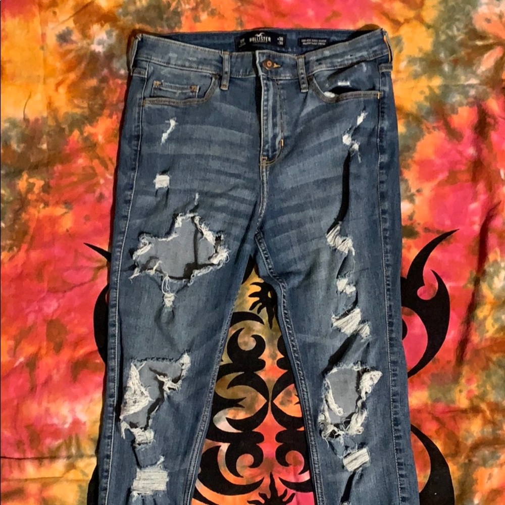 hollister ripped jean